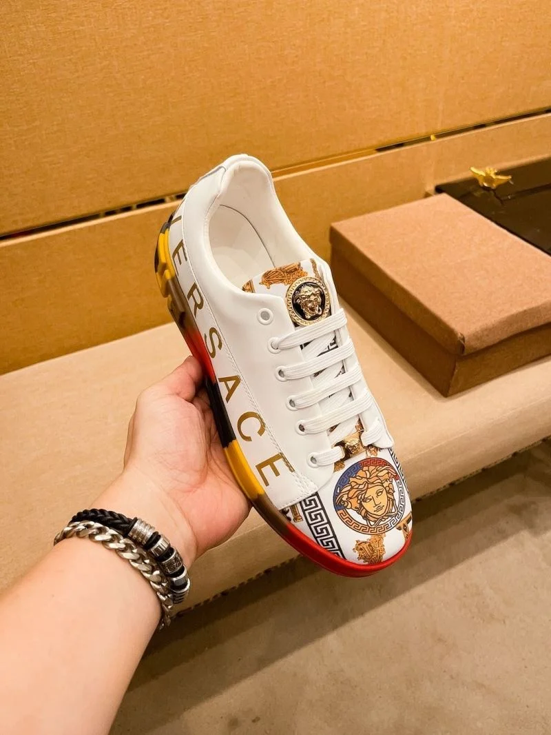Fashionable Versace Low Shoes 37502