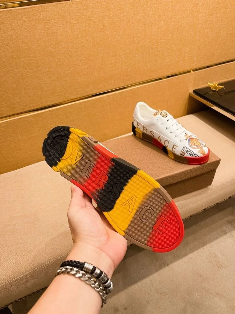 Fashionable Versace Low Shoes 37502