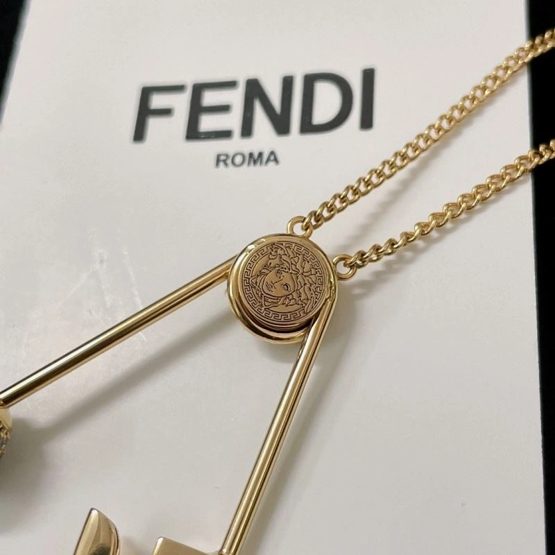 Versace Necklaces Affordable 213598