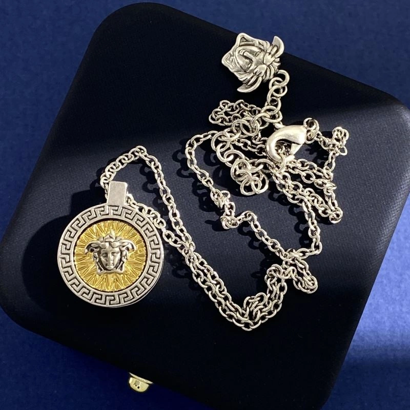 Snug Versace Necklaces 211685