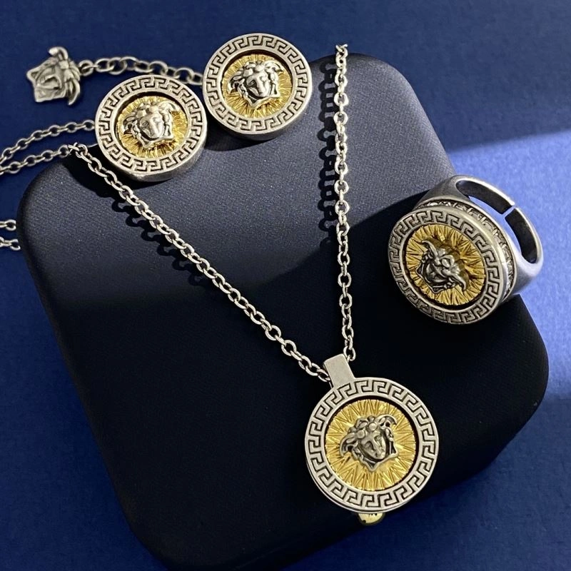 Snug Versace Necklaces 211685