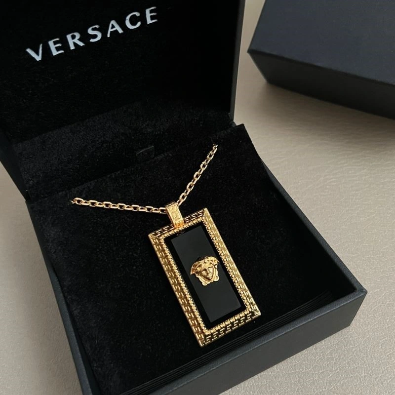 Sporty Versace Necklaces 208989