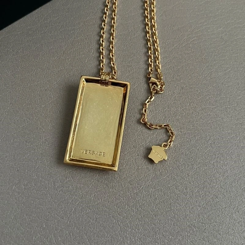 Sporty Versace Necklaces 208989