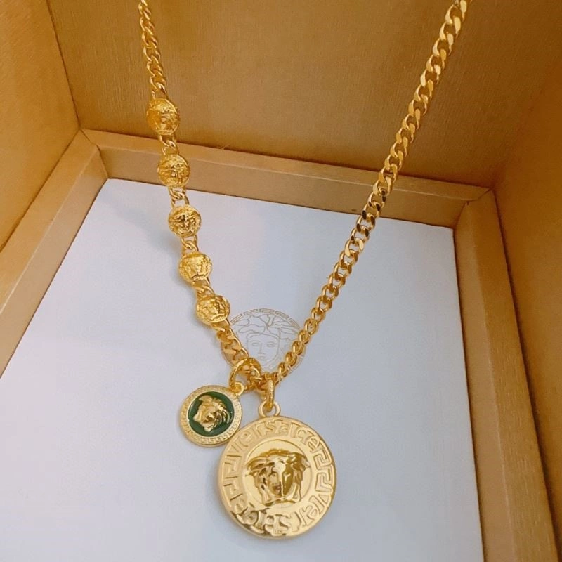 Trendy Versace Necklaces 208995