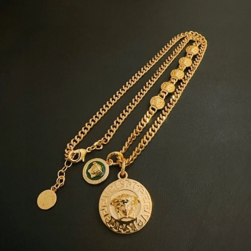 Trendy Versace Necklaces 208995