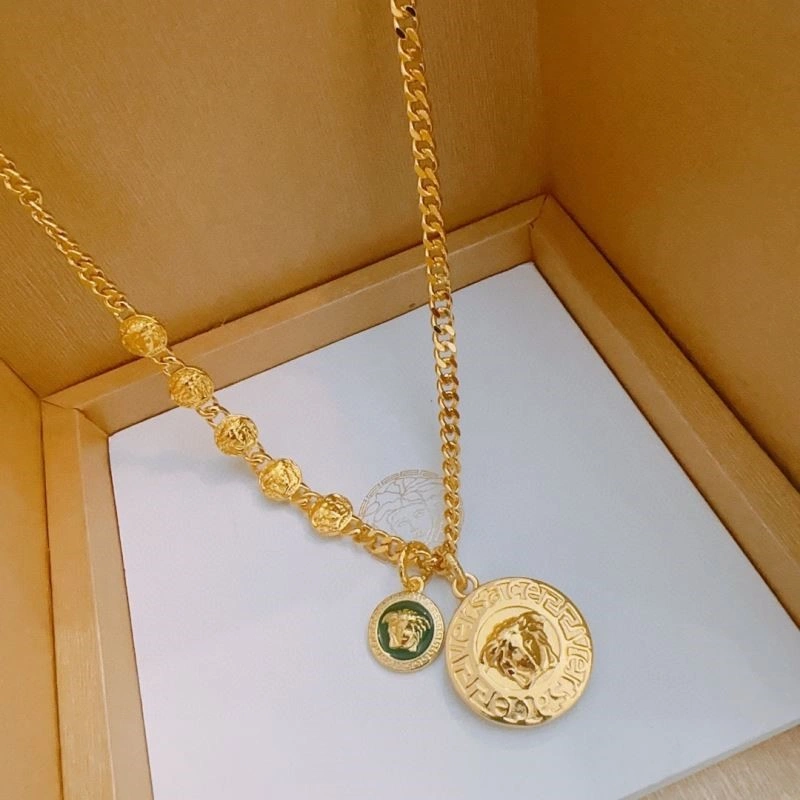 Trendy Versace Necklaces 208995