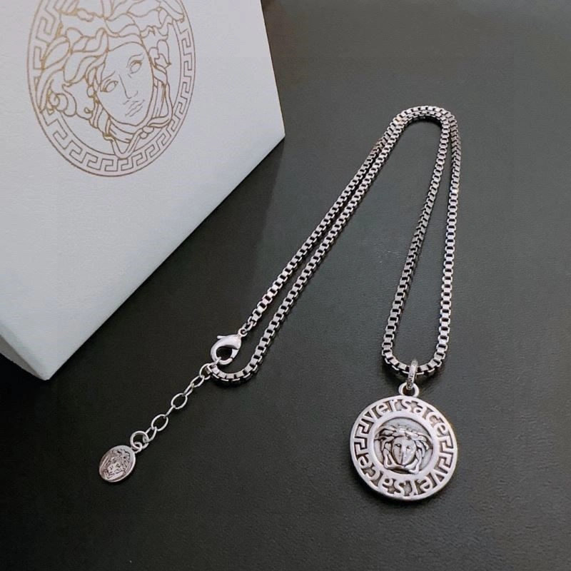 Trendsetting Versace Necklaces 208356