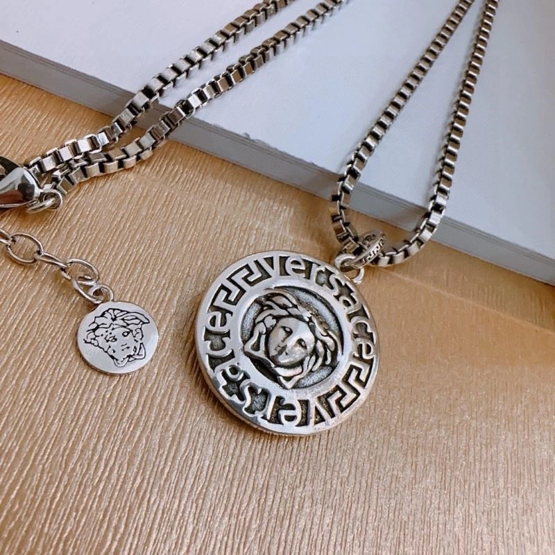 Trendsetting Versace Necklaces 208356