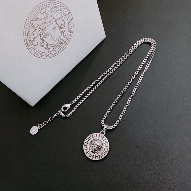 Trendsetting Versace Necklaces 208356