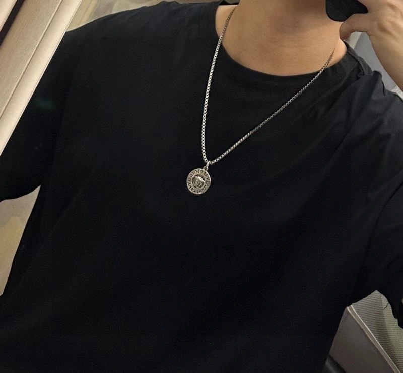 Trendsetting Versace Necklaces 208356