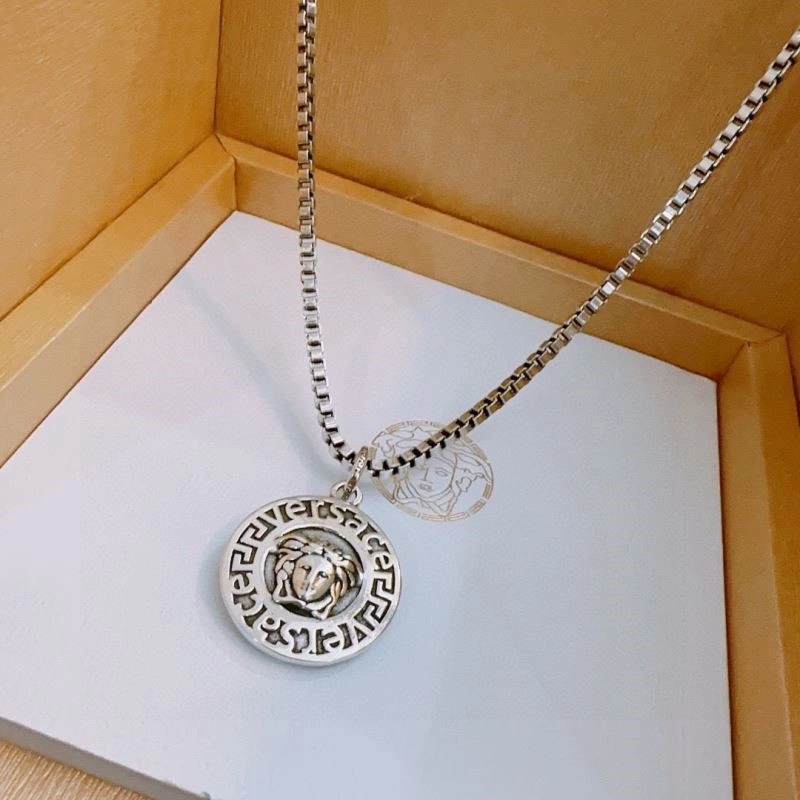 Trendsetting Versace Necklaces 208356