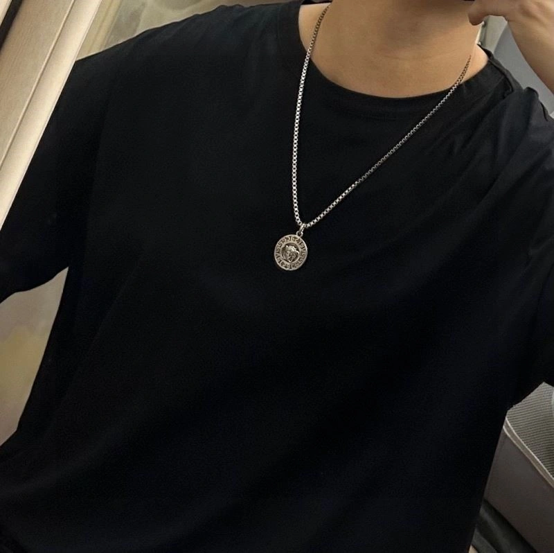 Trendsetting Versace Necklaces 208356