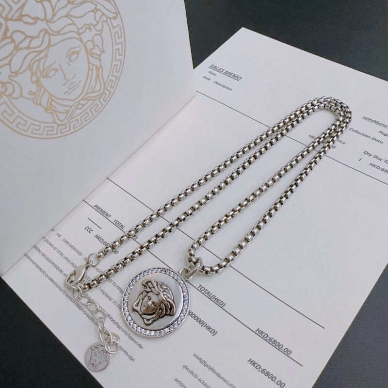 Fashionable Versace Necklaces 208354