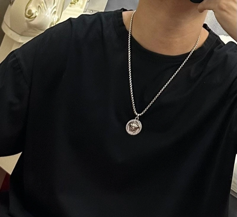 Fashionable Versace Necklaces 208354