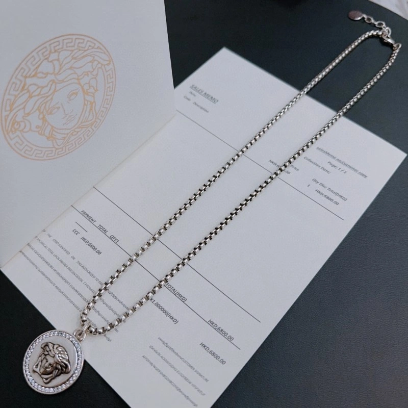 Fashionable Versace Necklaces 208354