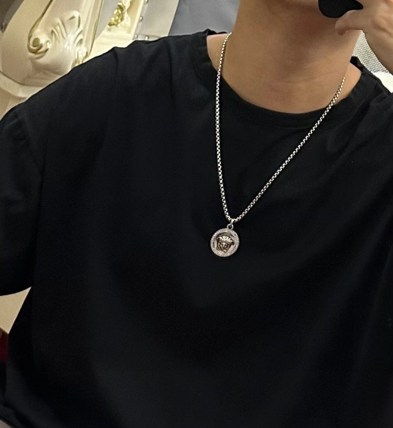 Fashionable Versace Necklaces 208354