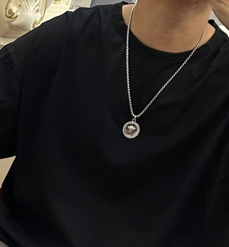 Fashionable Versace Necklaces 208354
