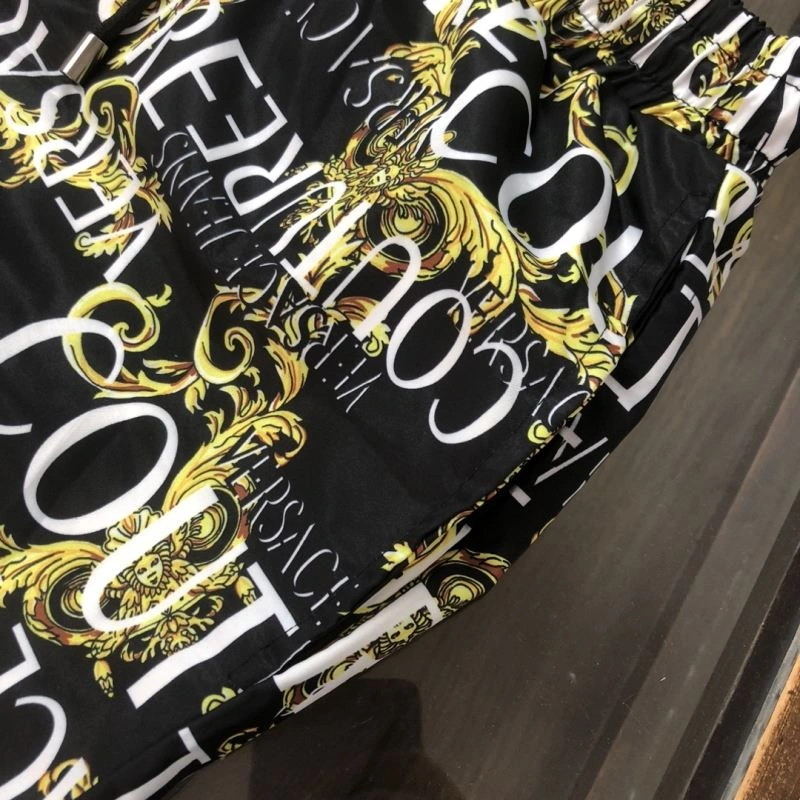 Trendy Versace Short Pants 175745
