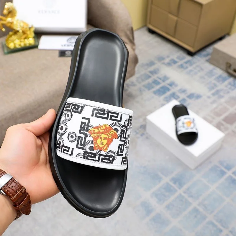 Versace Slippers Unisex 37268