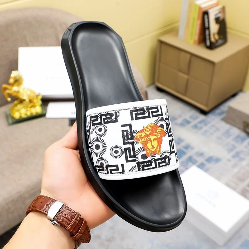 Versace Slippers Unisex 37268