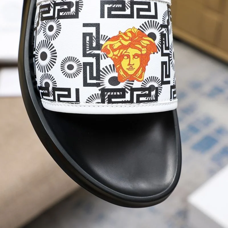 Versace Slippers Unisex 37268