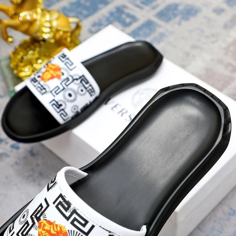 Versace Slippers Unisex 37268