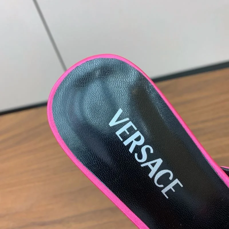 Versace Slippers Minimalist 37429