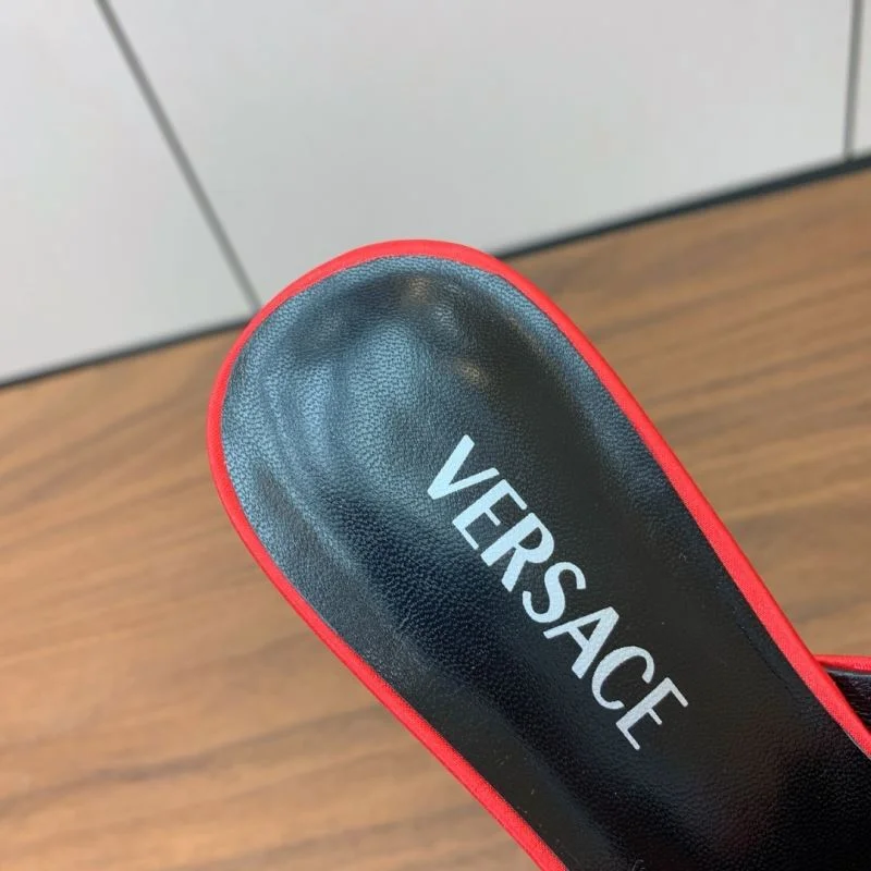 Versace Slippers Durable 37415