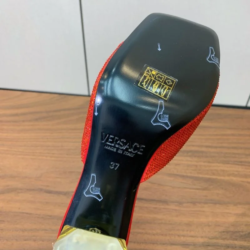 Versace Slippers Durable 37415