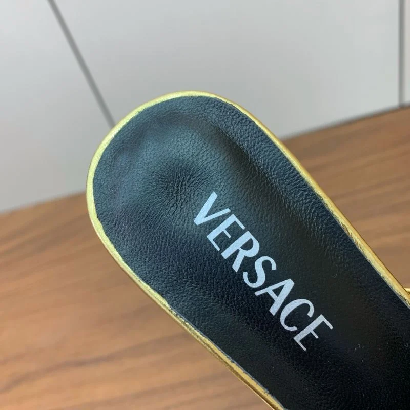 Versace Slippers EasyMatch 37400