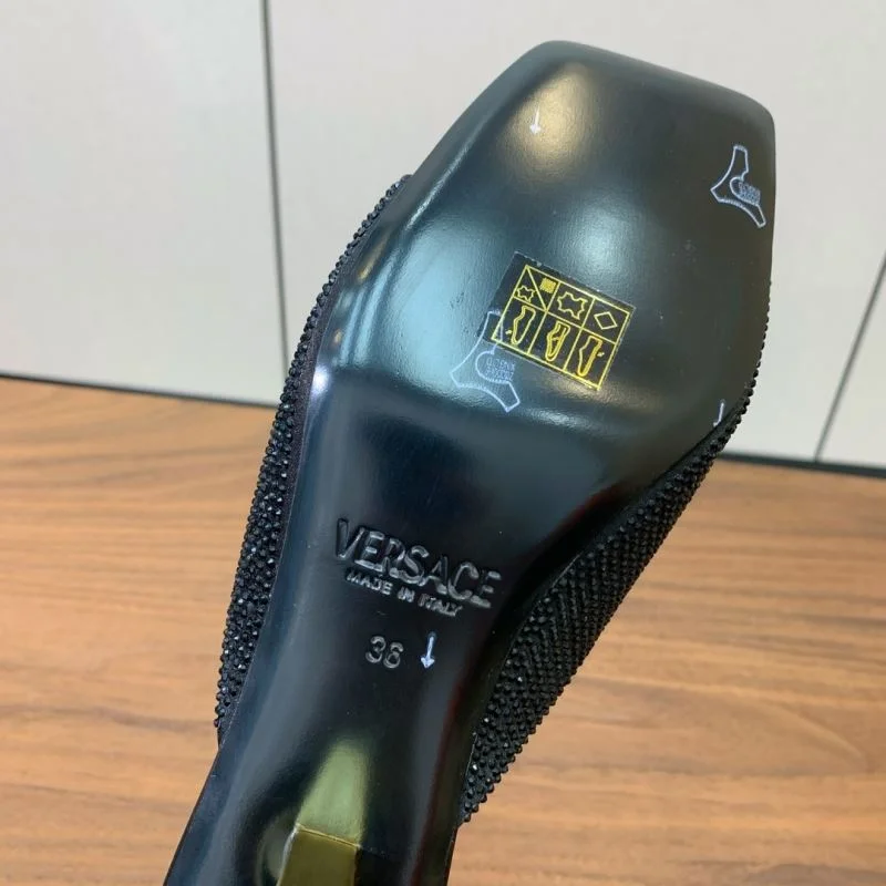 Versace Slippers Minimalist 37402