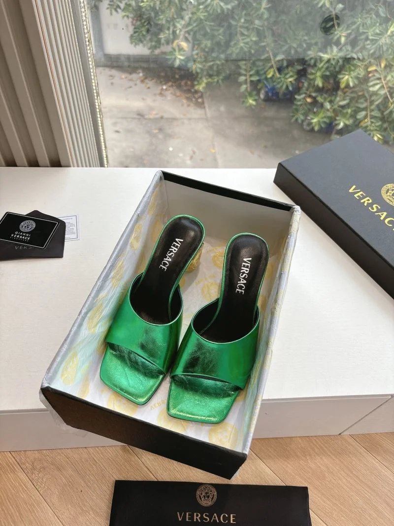 Versace Slippers Attractive 37372