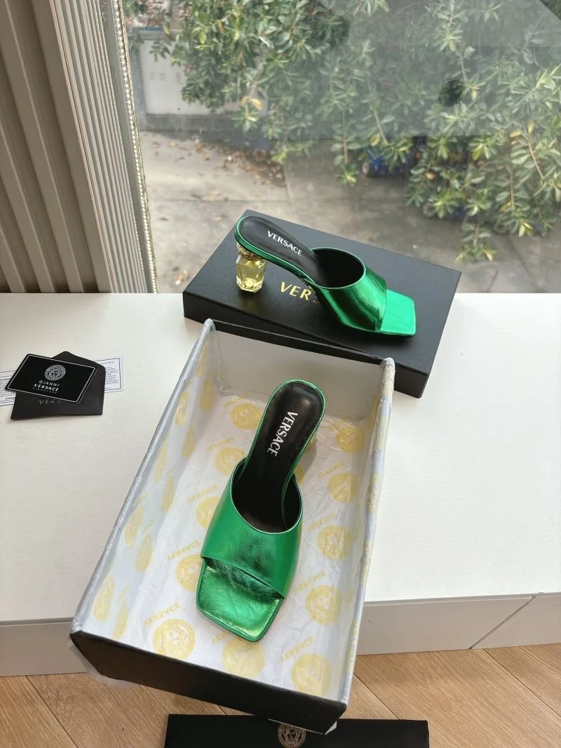 Versace Slippers Attractive 37372