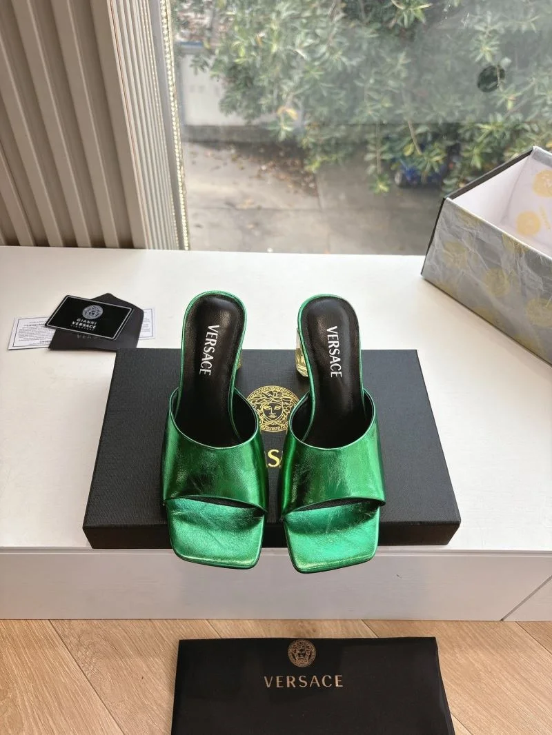 Versace Slippers Attractive 37372