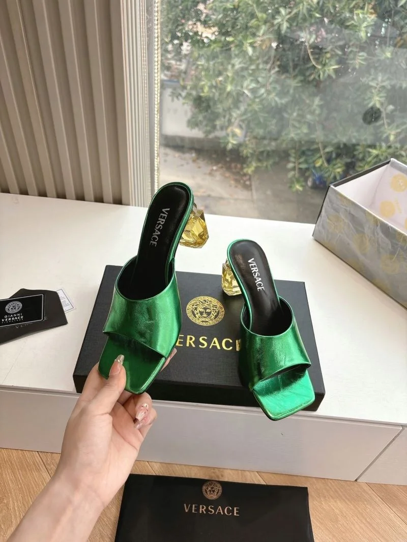 Versace Slippers Attractive 37372