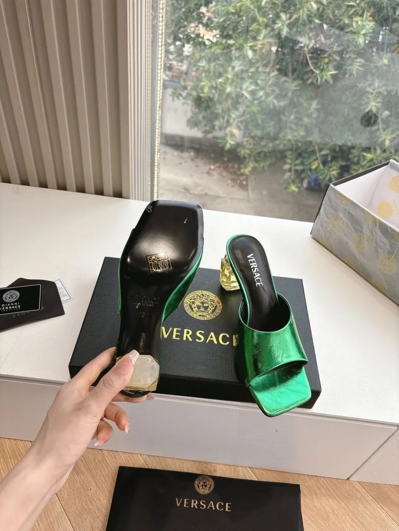 Versace Slippers Attractive 37372