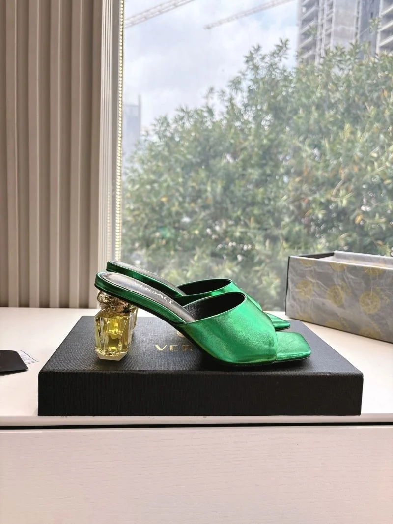 Versace Slippers Attractive 37372