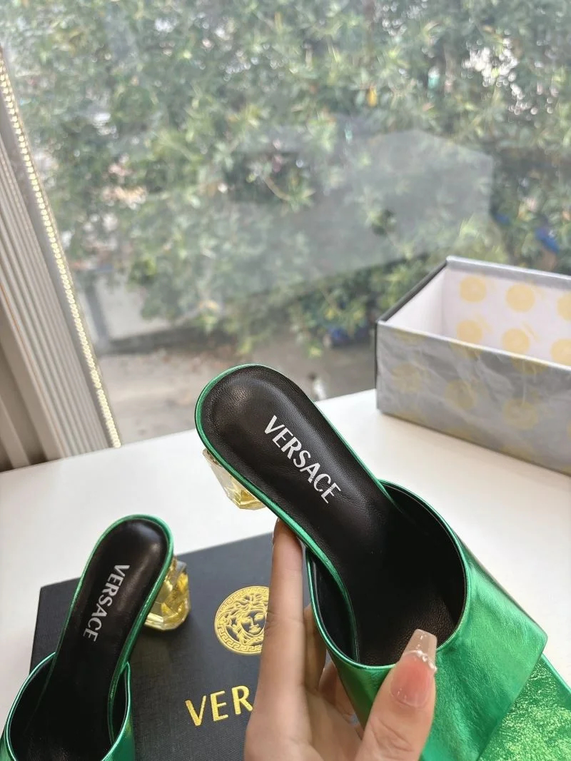 Versace Slippers Attractive 37372