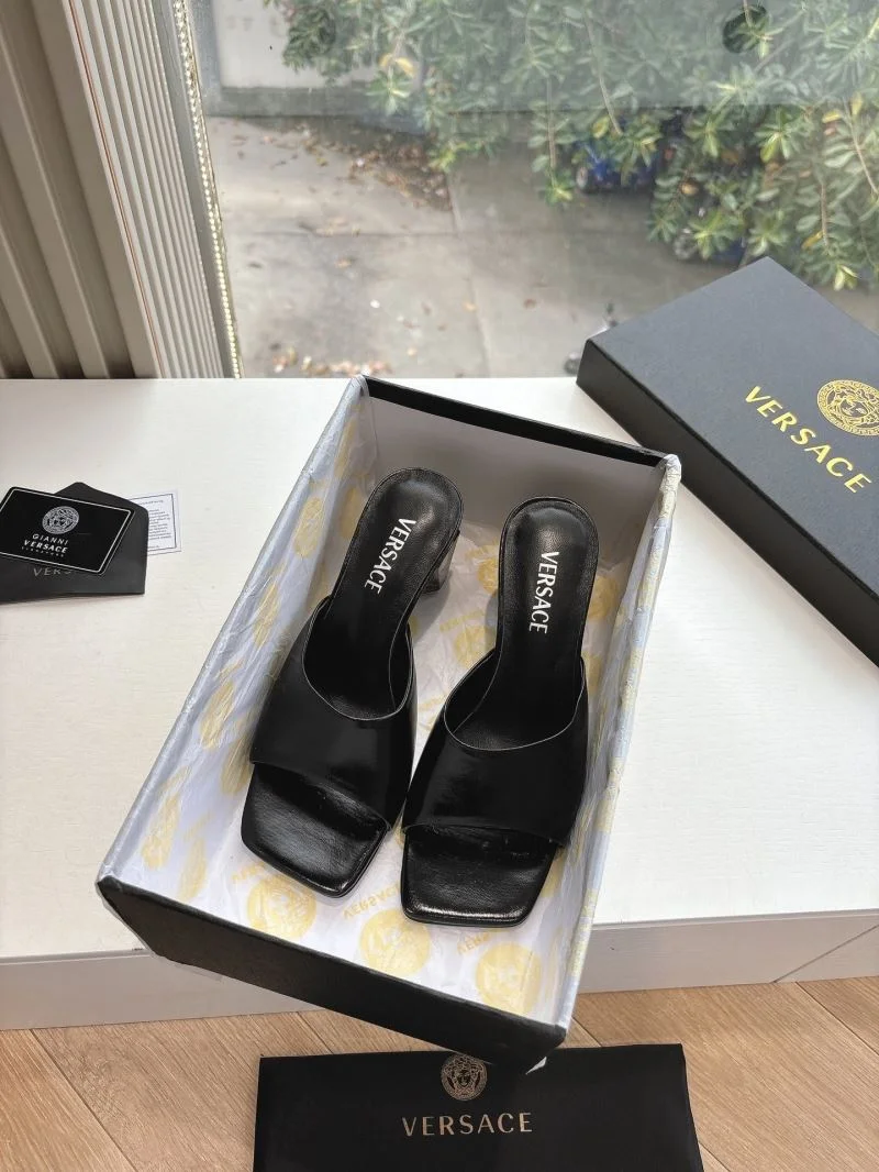 Versace Slippers Unique 37364