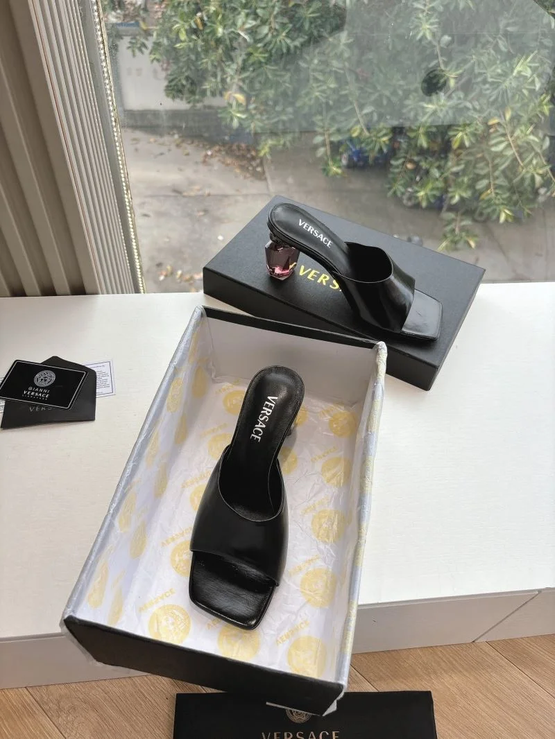 Versace Slippers Unique 37364