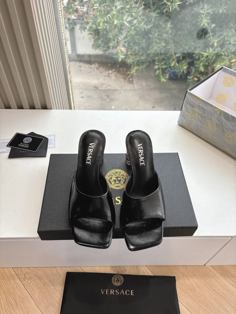 Versace Slippers Unique 37364