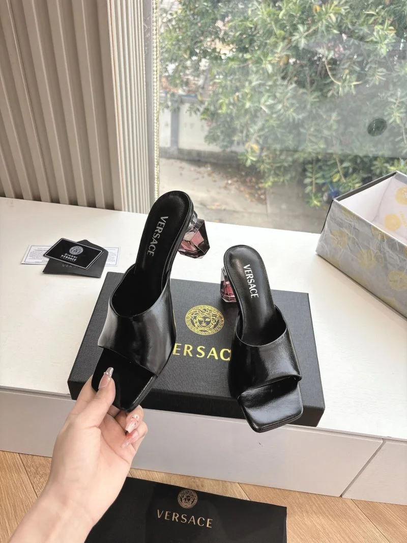 Versace Slippers Unique 37364