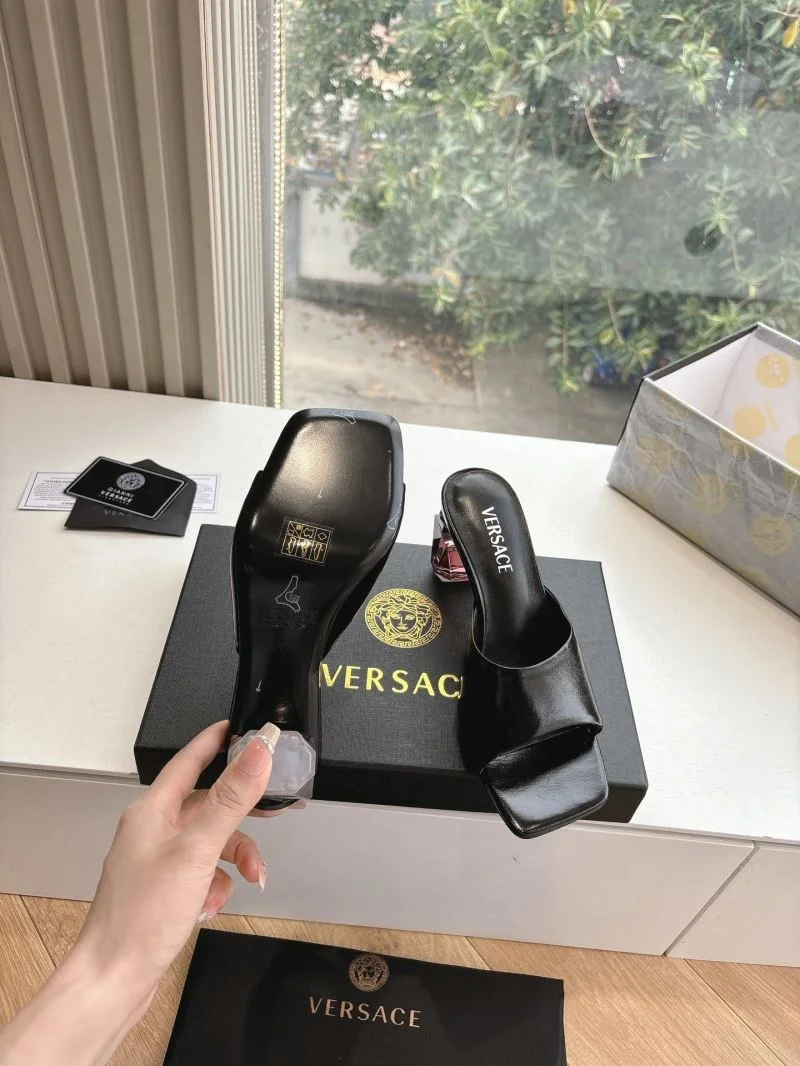 Versace Slippers Unique 37364