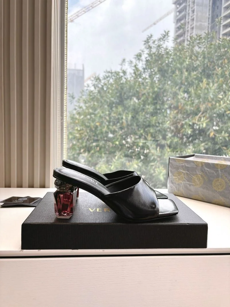 Versace Slippers Unique 37364