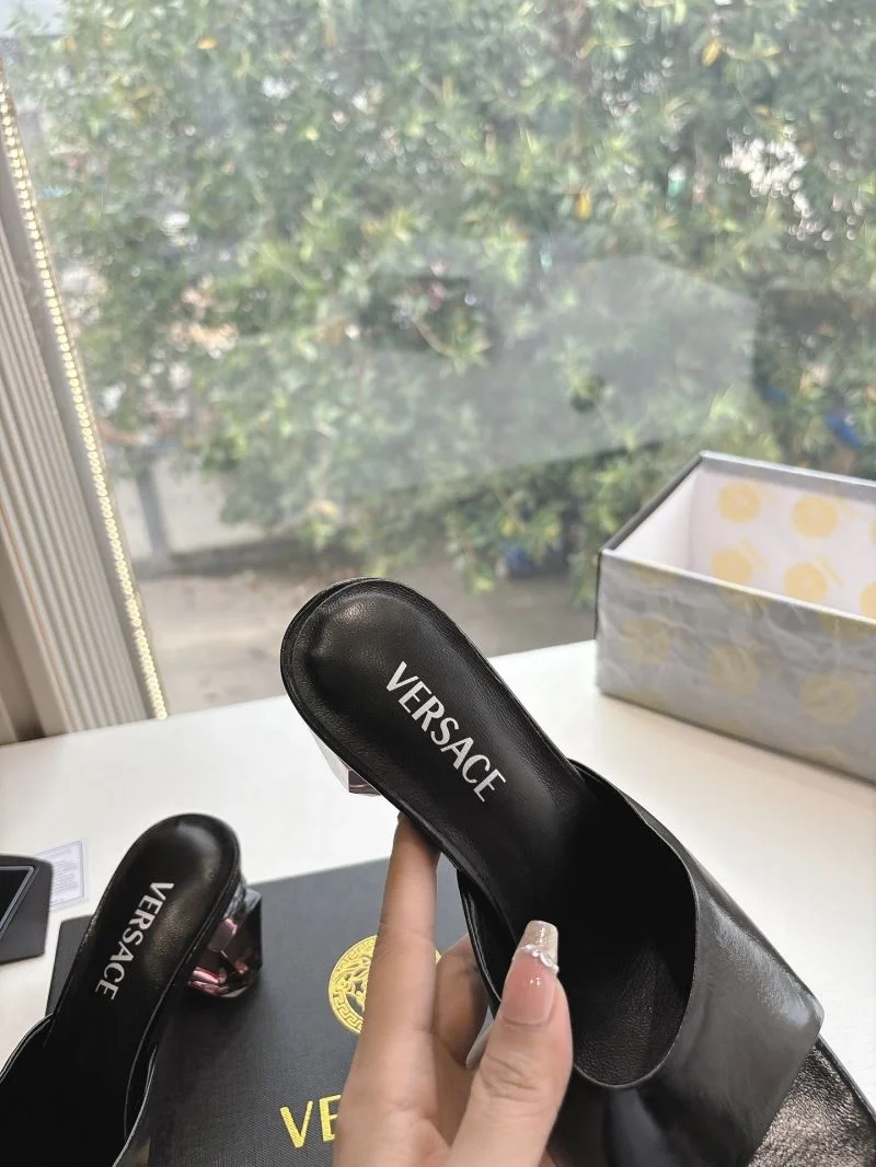 Versace Slippers Unique 37364