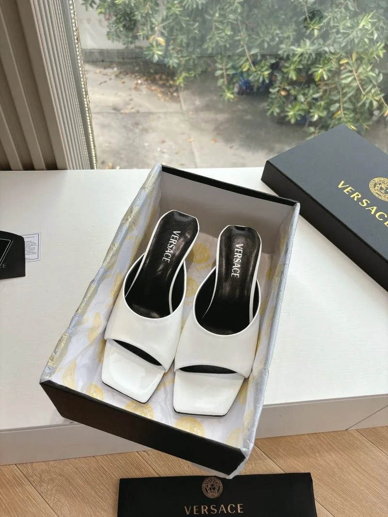 Supportive Versace Slippers 37359