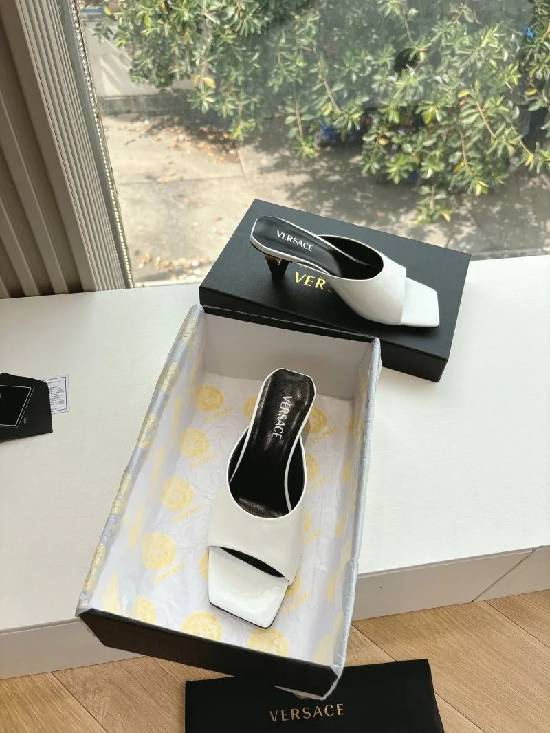 Supportive Versace Slippers 37359