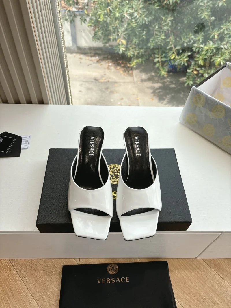 Supportive Versace Slippers 37359