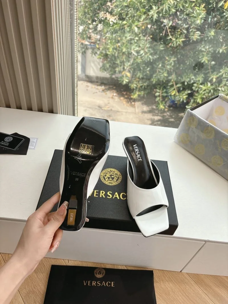 Supportive Versace Slippers 37359