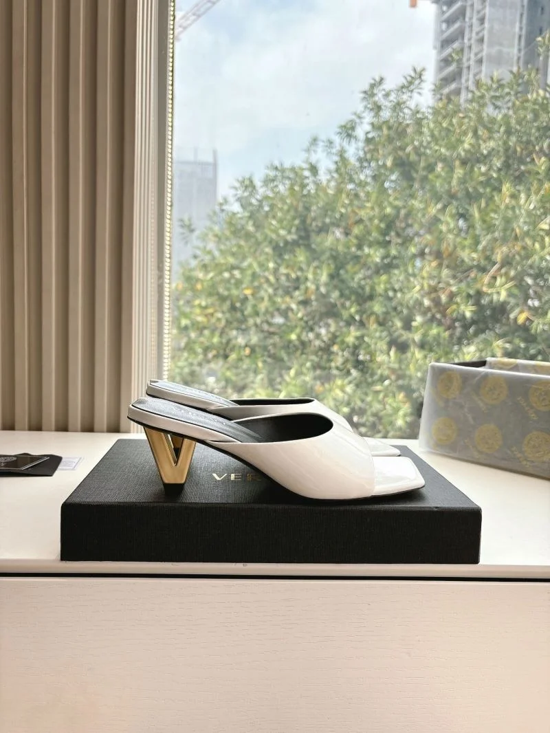 Supportive Versace Slippers 37359